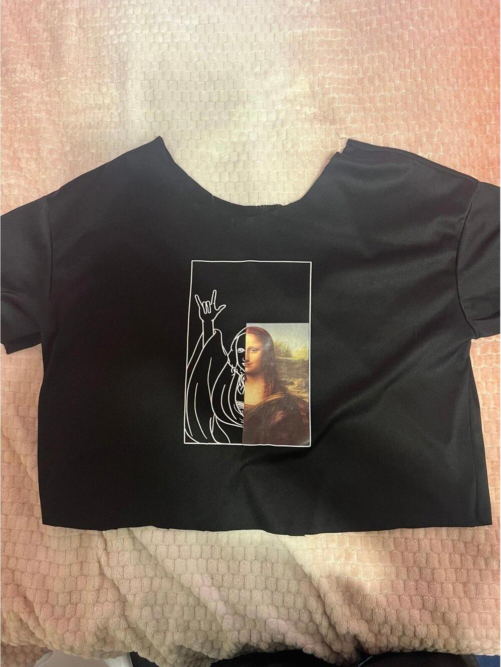 Size M Black and white Mona Lisa crop top